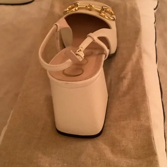 Gucci Cream Flats with Gold Detailing - Picture 9 of 11